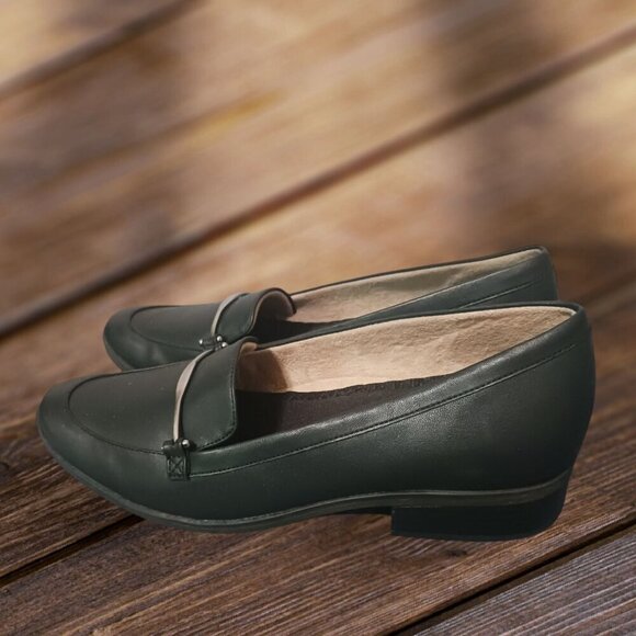 Naturalizer Soul Womens Loafer Shoes With Metal Accent Size 9M - Picture 8 of 9